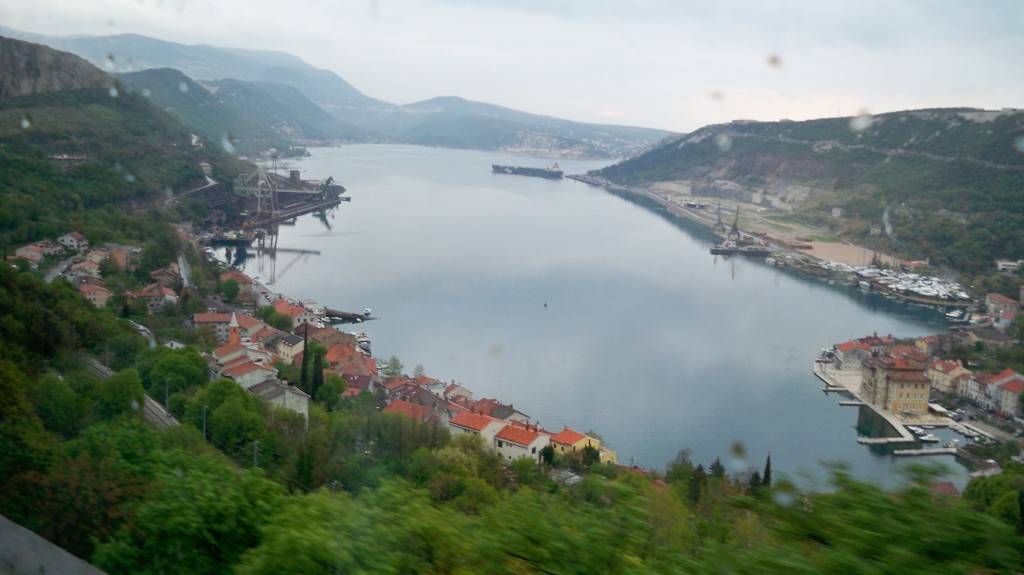 Kroatische Stadt und Seen unterhalb der Josephina © weltvermessen.de
